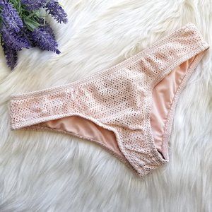 WILDFOX Size M Blush Pink Crochet Mesh Hipster Full Bikini Bottoms Swim NWT